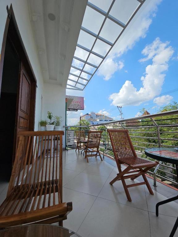 Rene Hotel Yogyakarta Buitenkant foto