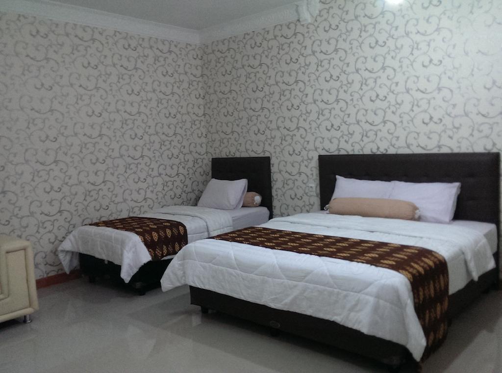 Rene Hotel Yogyakarta Buitenkant foto
