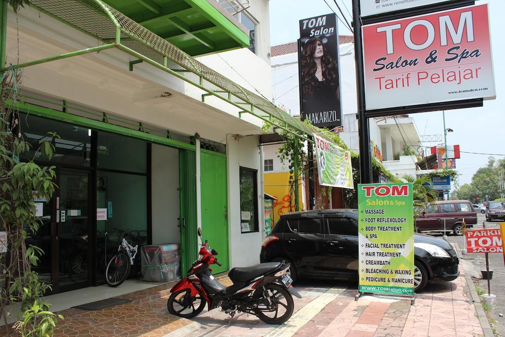 Rene Hotel Yogyakarta Buitenkant foto