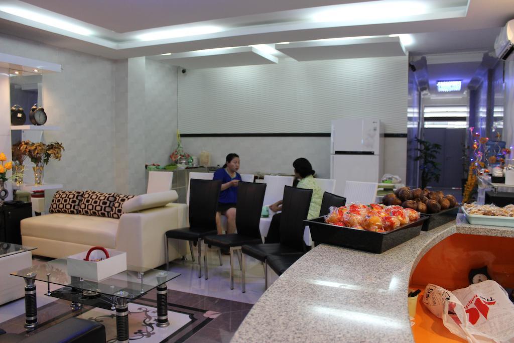Rene Hotel Yogyakarta Buitenkant foto