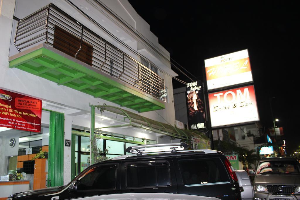 Rene Hotel Yogyakarta Buitenkant foto