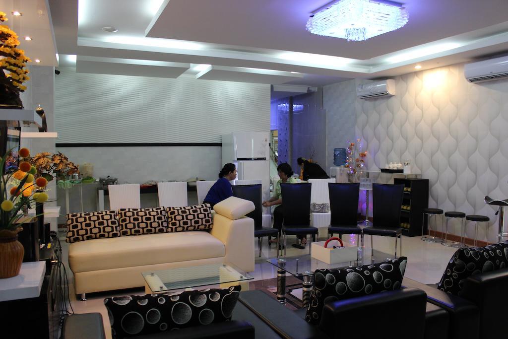 Rene Hotel Yogyakarta Buitenkant foto