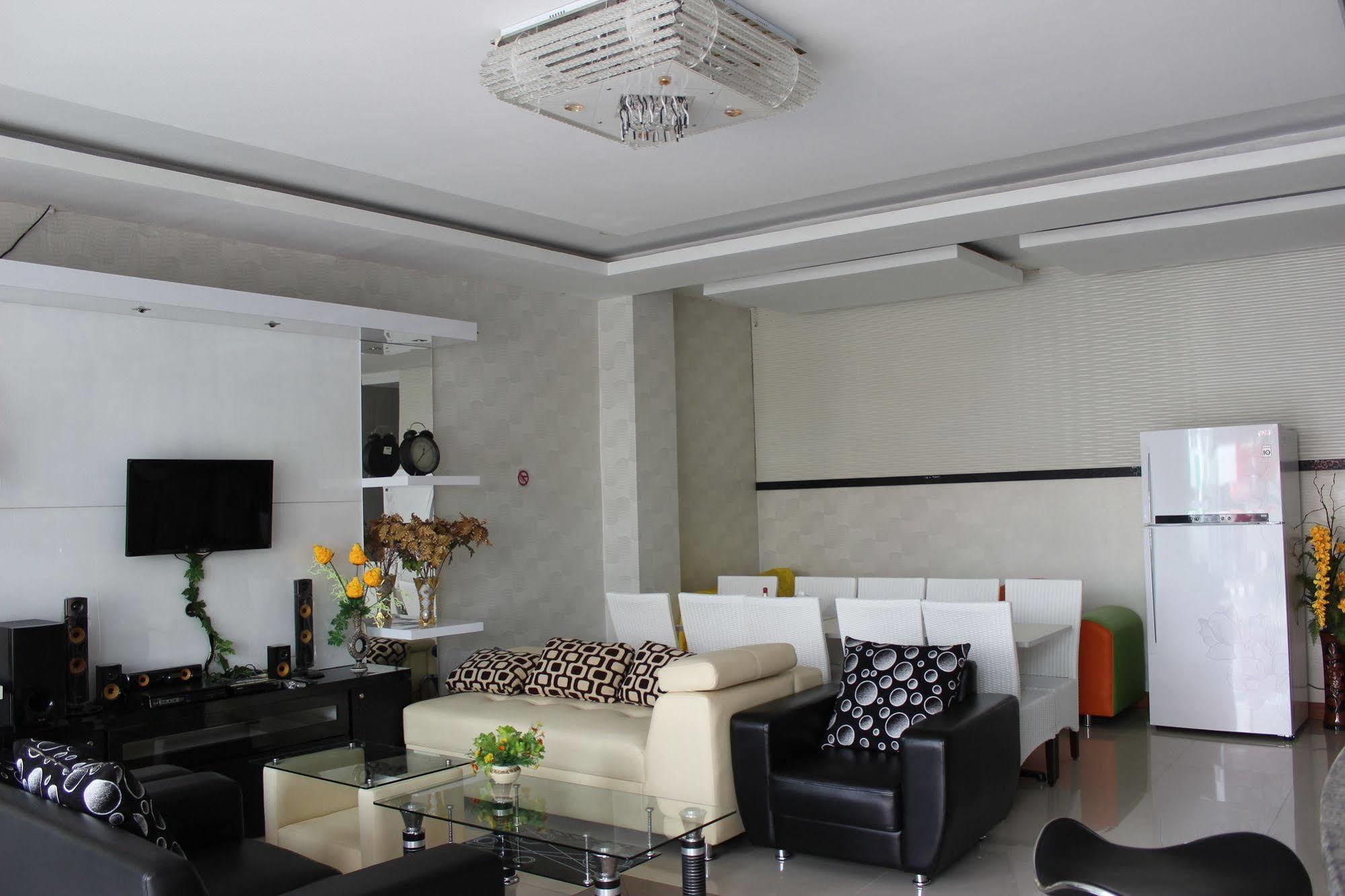 Rene Hotel Yogyakarta Buitenkant foto