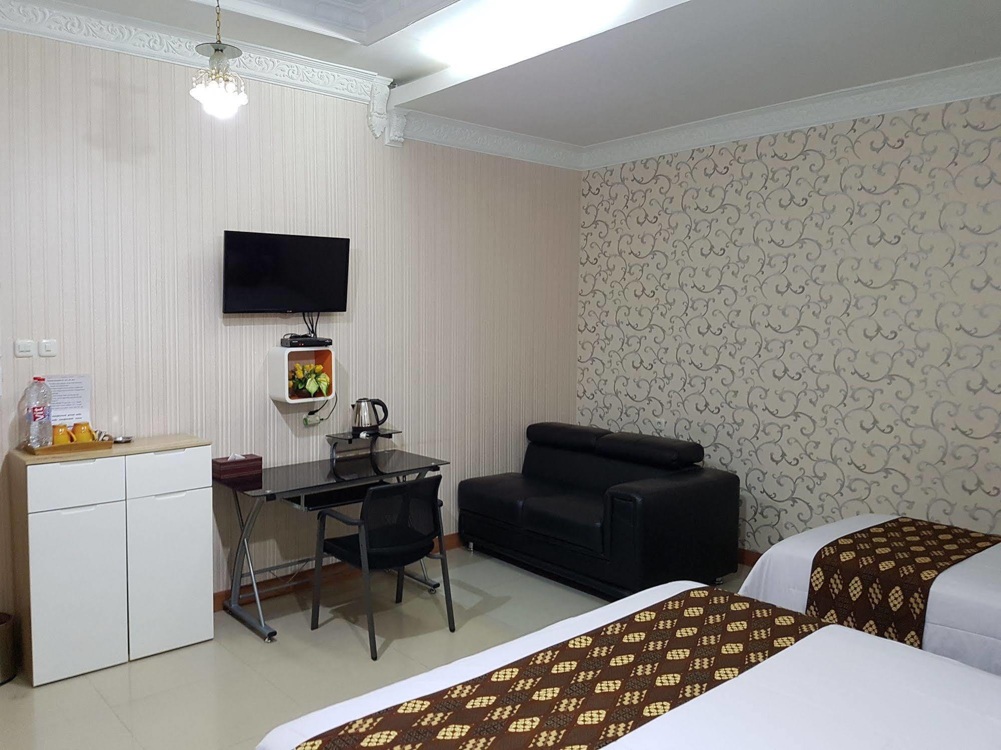 Rene Hotel Yogyakarta Buitenkant foto