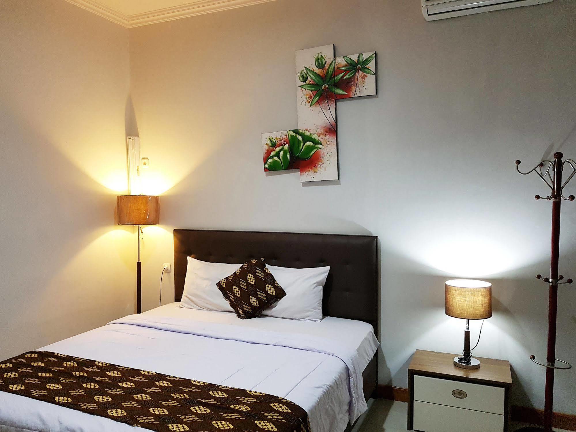 Rene Hotel Yogyakarta Buitenkant foto
