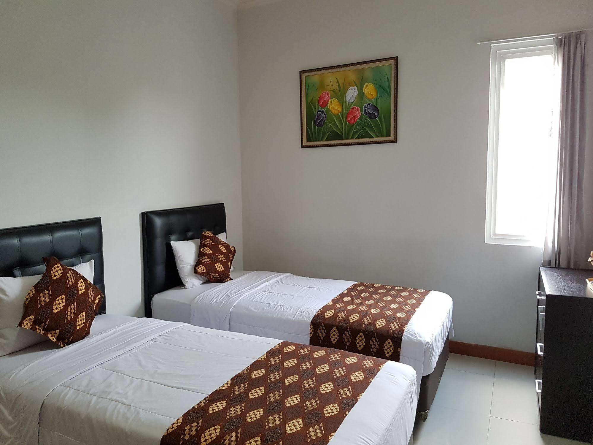 Rene Hotel Yogyakarta Buitenkant foto