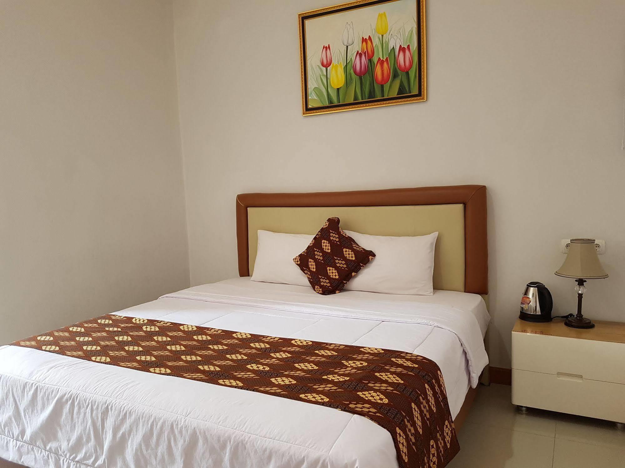 Rene Hotel Yogyakarta Buitenkant foto