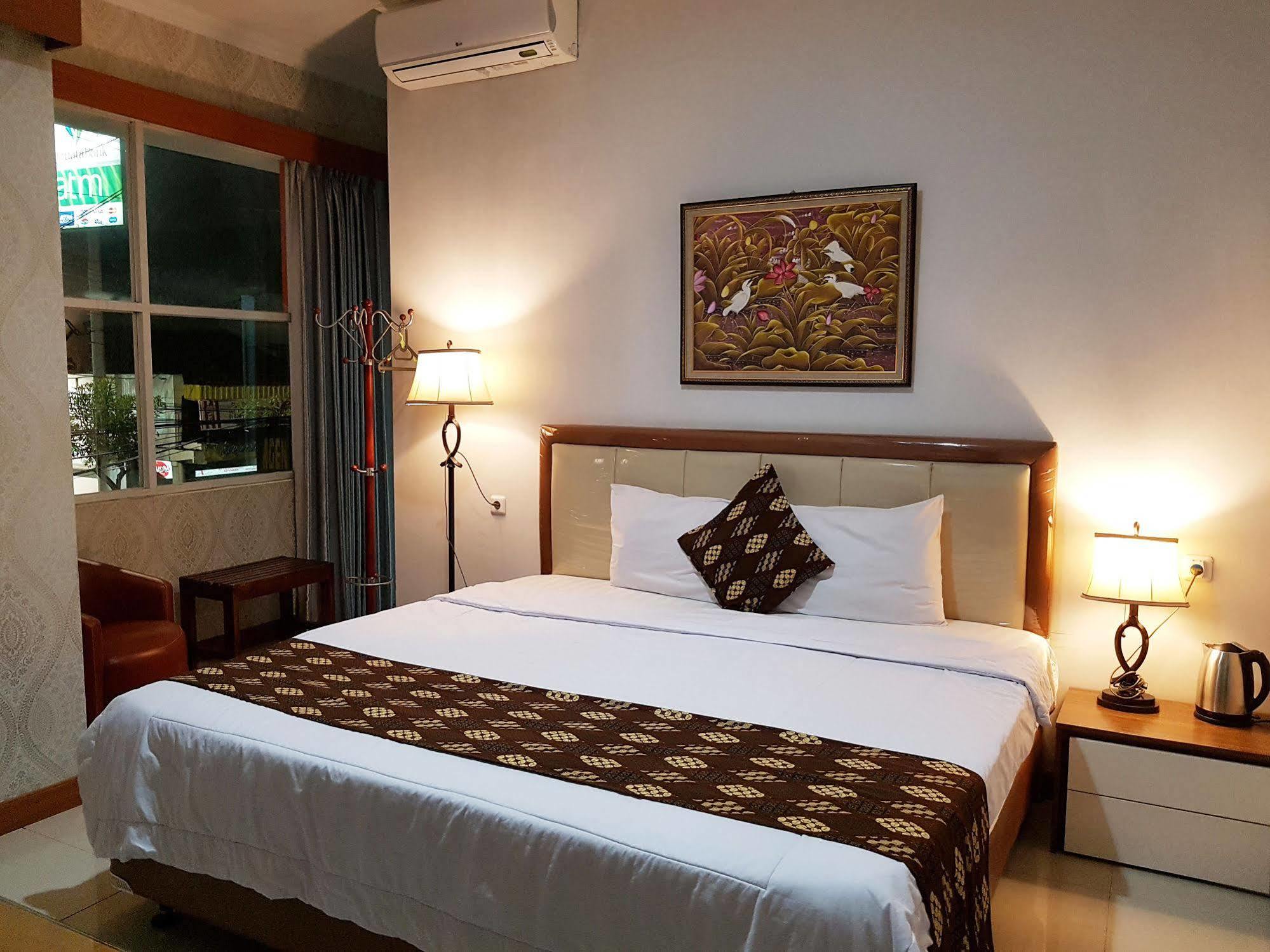 Rene Hotel Yogyakarta Buitenkant foto