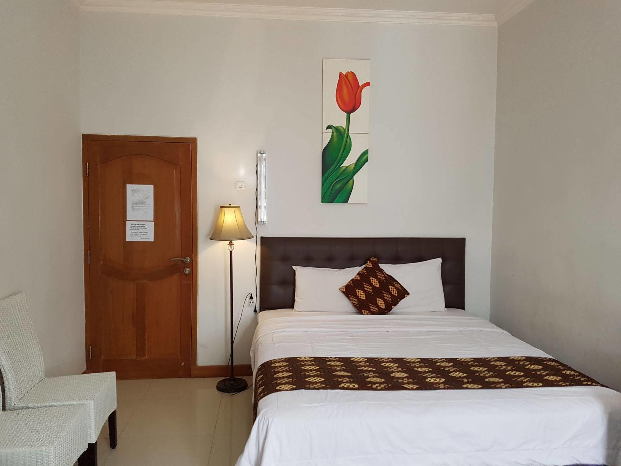Rene Hotel Yogyakarta Buitenkant foto