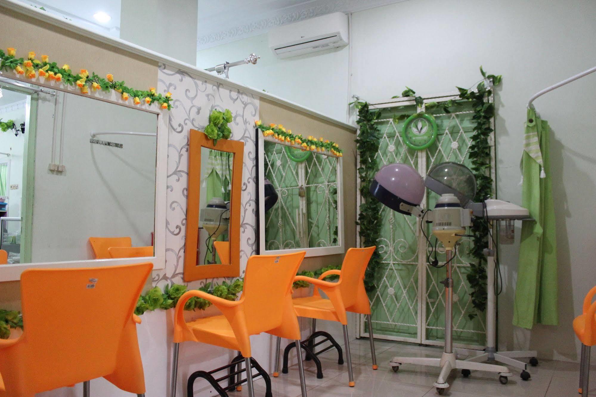 Rene Hotel Yogyakarta Buitenkant foto