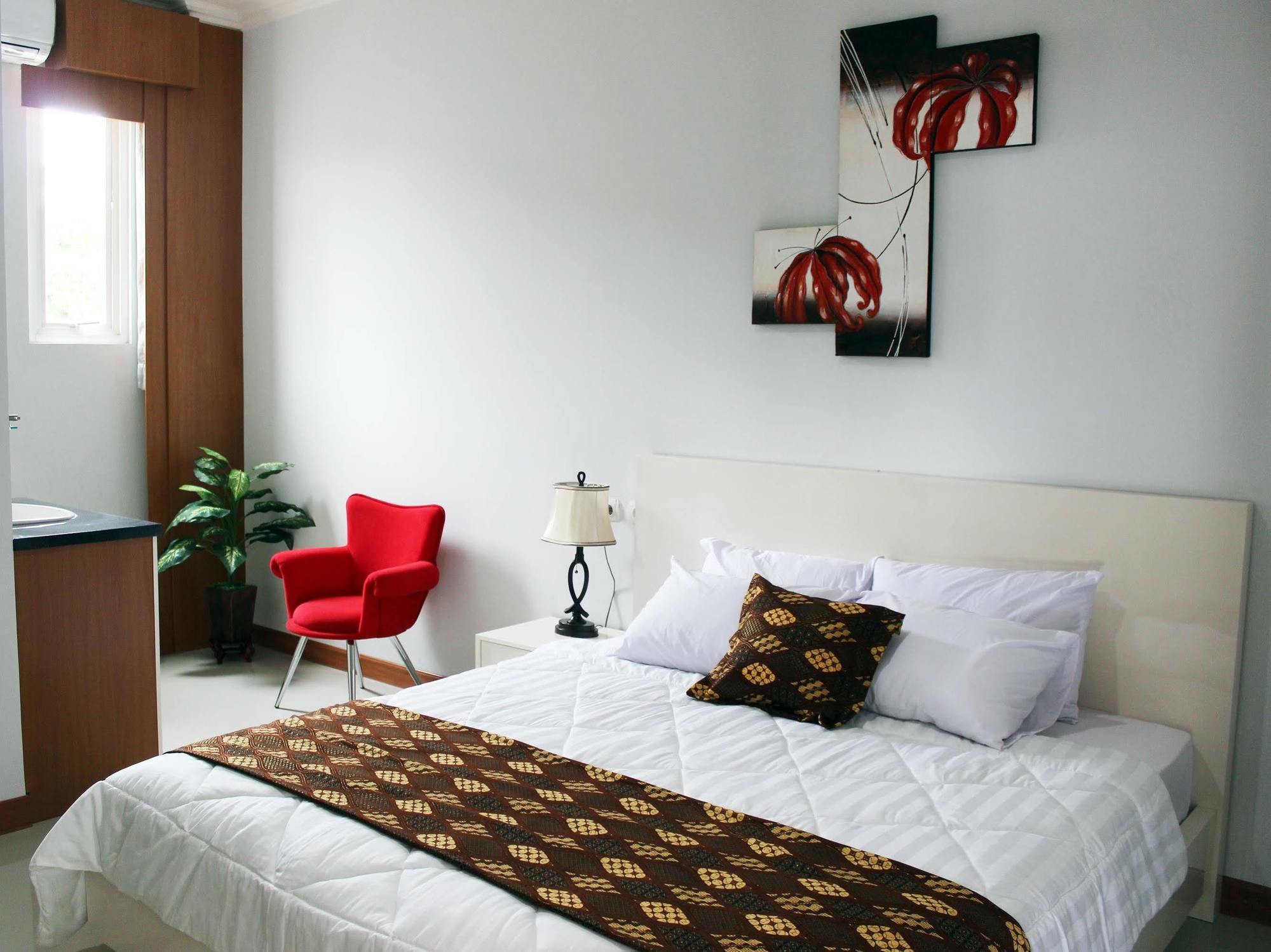 Rene Hotel Yogyakarta Buitenkant foto