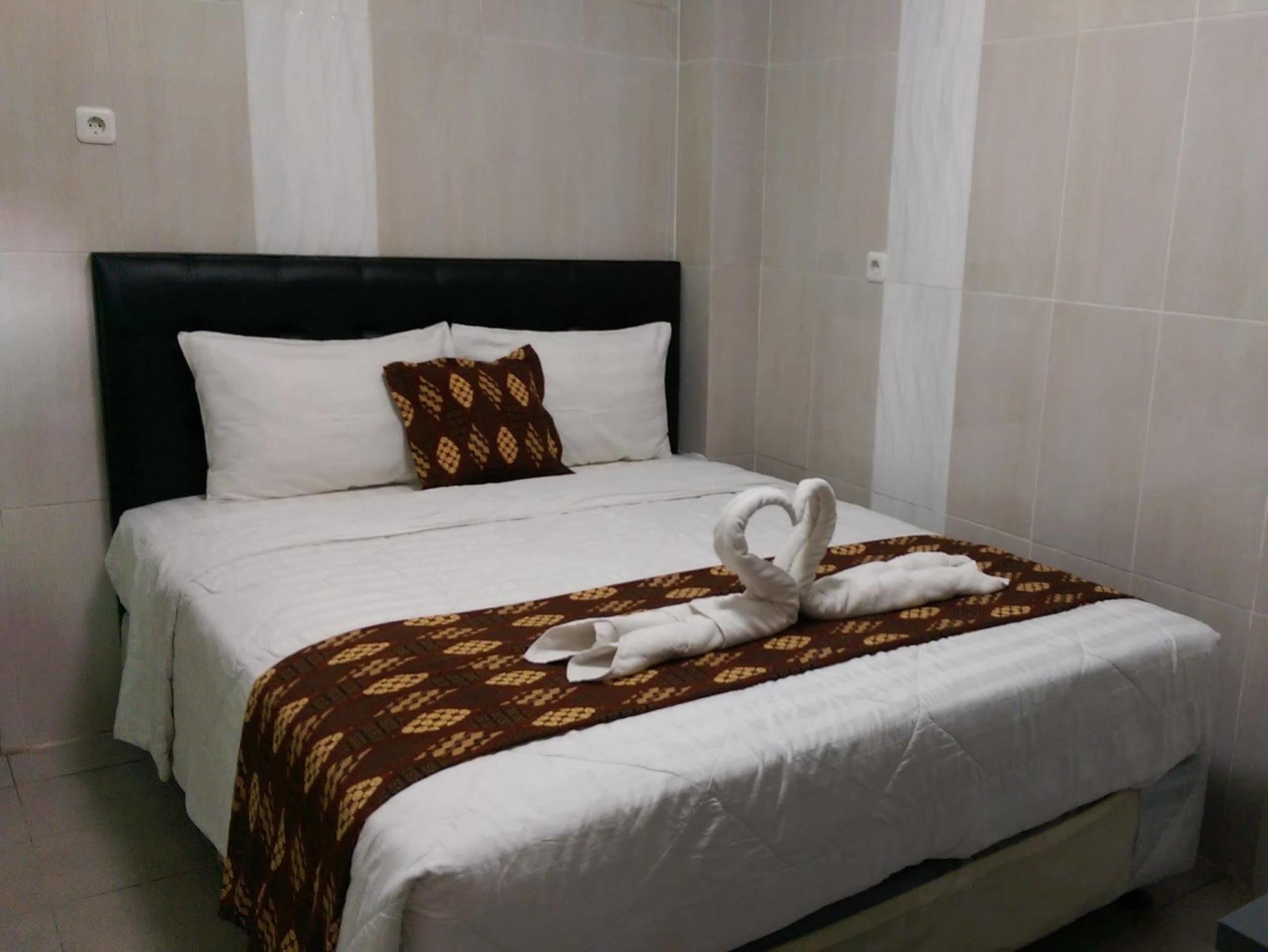 Rene Hotel Yogyakarta Buitenkant foto
