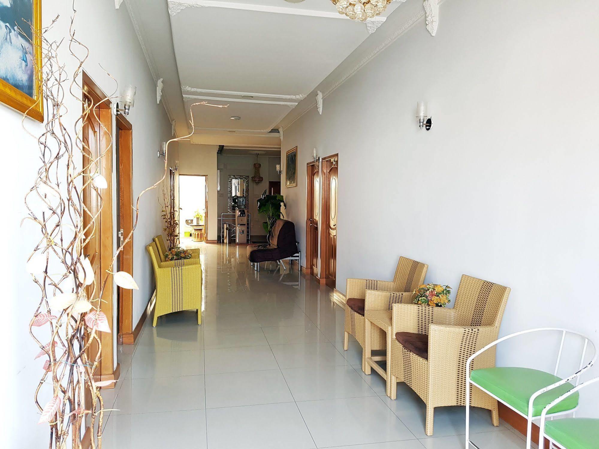 Rene Hotel Yogyakarta Buitenkant foto