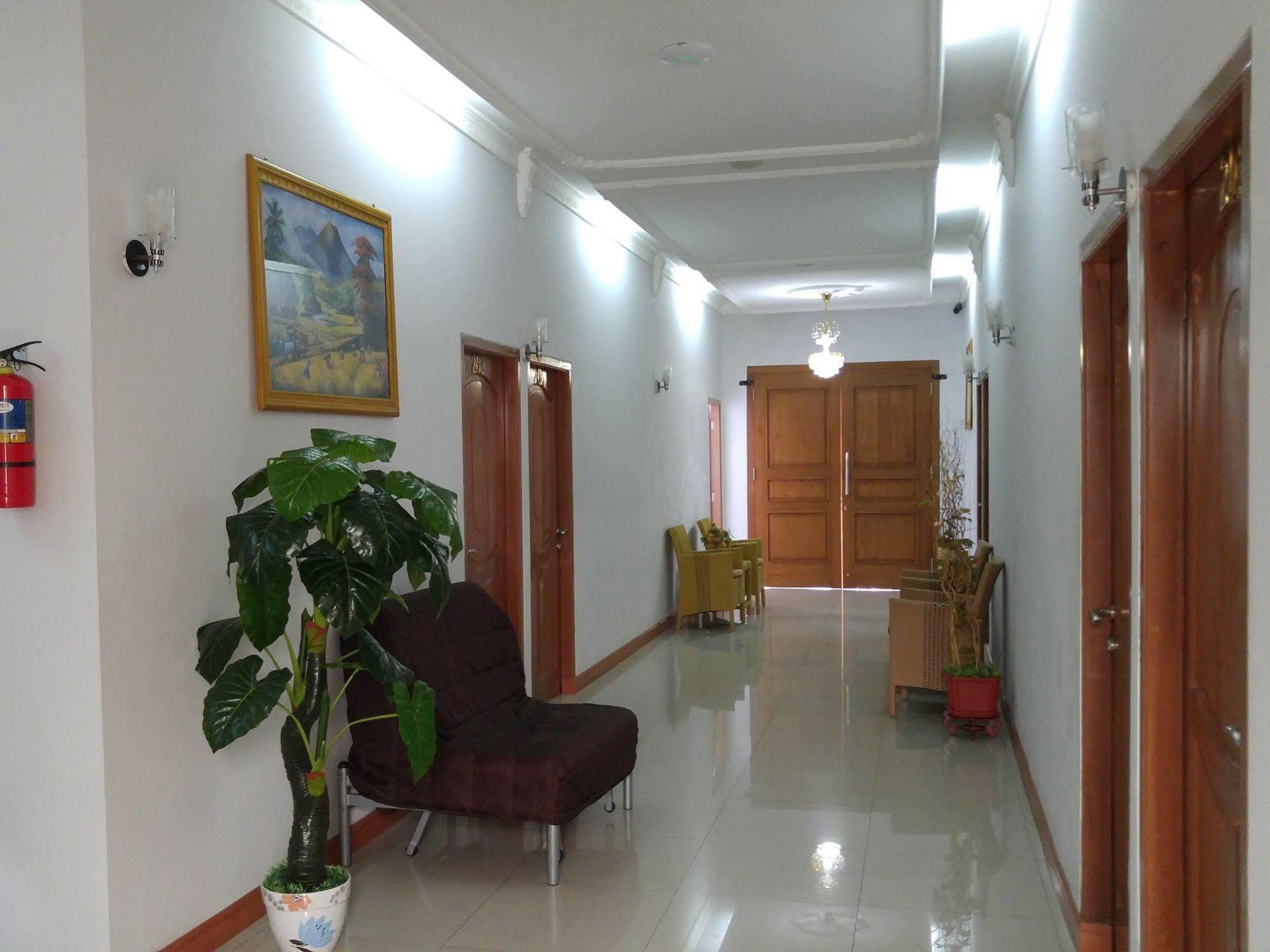 Rene Hotel Yogyakarta Buitenkant foto